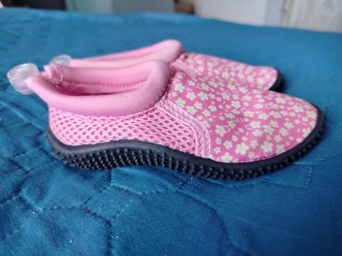 Badeschuhe rosa mit blumen - badeschuhe,