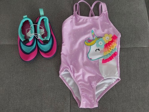 Set badeanzug und badeschuhe - und,